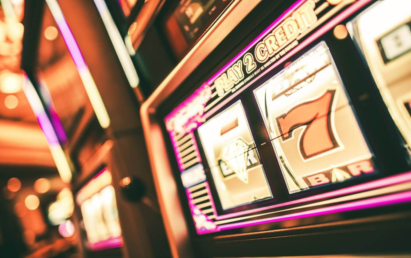 Aku_hru_si_zahrat_TITULNI-min