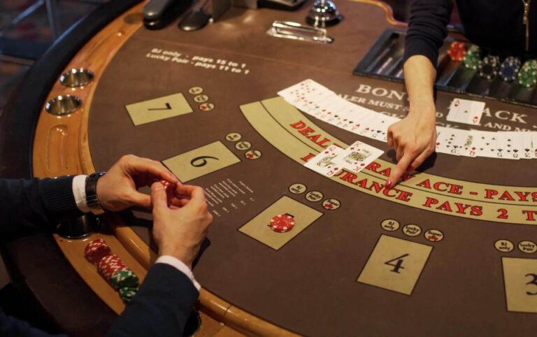 ⭐ Najlepšie filmy o kasíne: 3 nestarnúce klasiky zo sveta hazardu